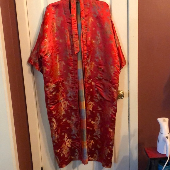2/3XL VINTAGE Asian inspired quality, red and gold robe in excellent shape - Picture 1 of 3